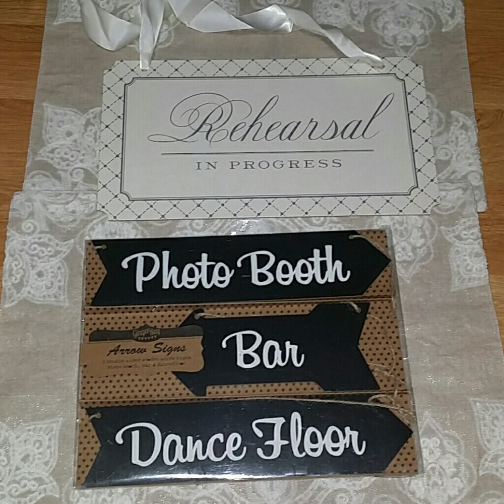 Rehearsal sign, arrow signs